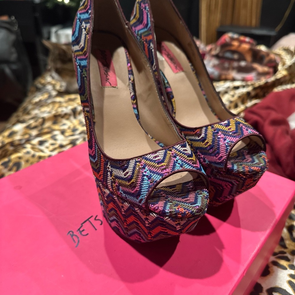 7.5 Barrdot Betsey Johnson platform heels